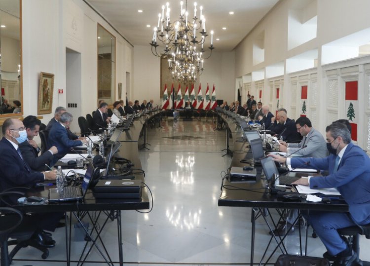 إبتسامة وتنكيتة وحذر... اليكم تفاصيل "إقرار البيان"