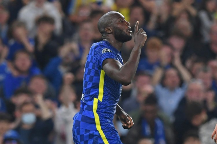 لوكاكو يطالب بمحاربة العنصرية بحزم أكبر