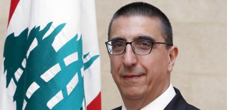 بعد اقتحام وزارته ... هذا ما كشفه حجار عن البطاقة التمويلية