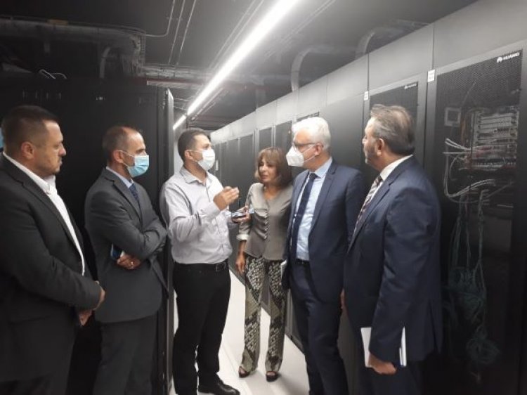 وزير الاتصالات جال في شركة تاتش: الأولوية لعدم انقطاع خدمة الاتصالات والانترنت وتطوير الشبكة