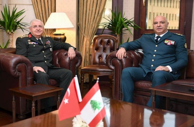 قائد الجيش زار تركيا وغولر اكد دعم بلاده للجيش في مواجة التحديات