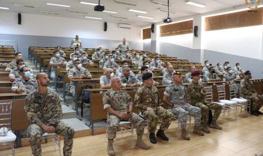 بالصور: الجيش يوزع شهادات على عسكريين من فوج المغاوير