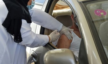 السعودية تشترط على سكانها تلقي جرعتي لقاح ضد كوفيد لدخول الأماكن العامة ووسائل النقل