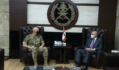 بالصور: قائد الجيش استقبل السفير البريطاني