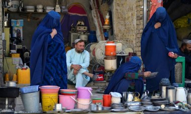 نساء يتحدين الخوف في قندهار ويخرجن للعمل والدراسة