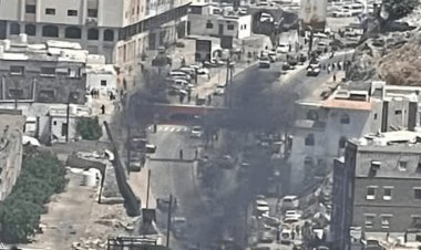 قتلى وجرحى في انفجار سيارة مفخخة بعدن.. ونجاة مسؤولين كبيرين