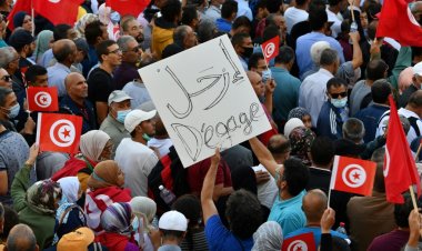الأصوات المعارضة تعلو بوجه قرارات سعيد