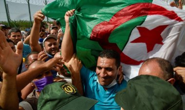 القضاء الجزائري يلغي الملاحقات بحق أحد أبرز وجوه الحراك الشعبي