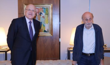 جنبلاط بعد لقائه ميقاتي: لا نستطيع ان نطالب بعزل شريحة كبيرة من الشعب او عزل الشيعة ولا يمكن أن نصل الى أي مكان بالعصي