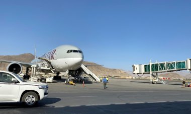 رياضيات أفغانيات يتنفسن الصعداء بعد إجلائهن على متن طائرة قطرية