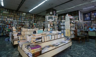 مكتبات ودور نشر عريقة تكافح لإبقاء أبوابها مفتوحة في دمشق