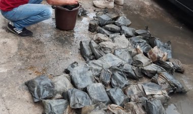 بالصور: ضبط كمية من حشيشة الكيف مخفية تحت الماء على شاطىء المنية