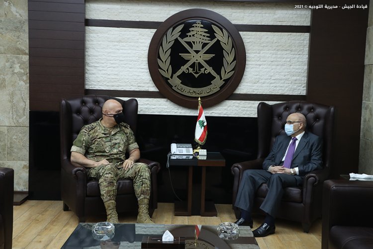 بالصور: قائد الجيش استقبل السفير البريطاني