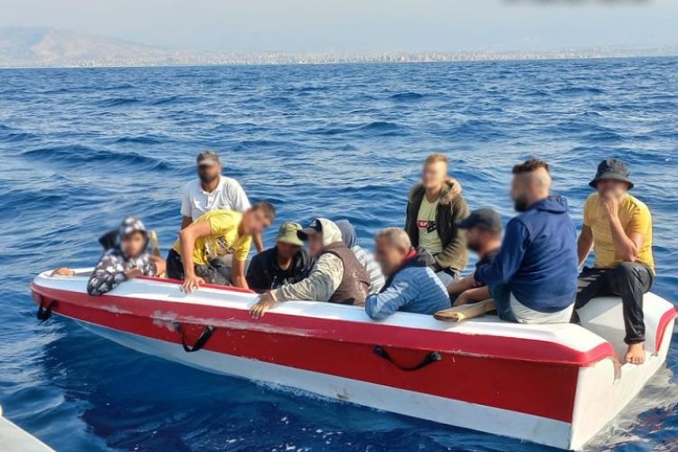 بالصور: توقيف أشخاص على متن مركب يُستخدم في عمليات التهريب غير الشرعي