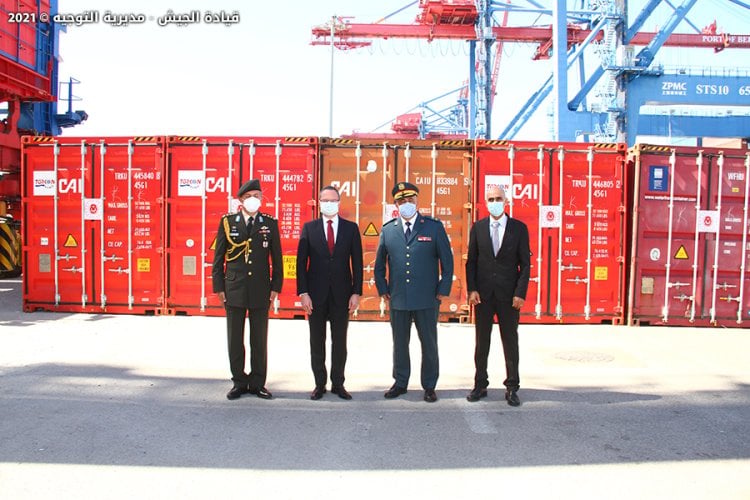 الجيش تسلم 60 طنا من المواد الغذائية هبة من تركيا
