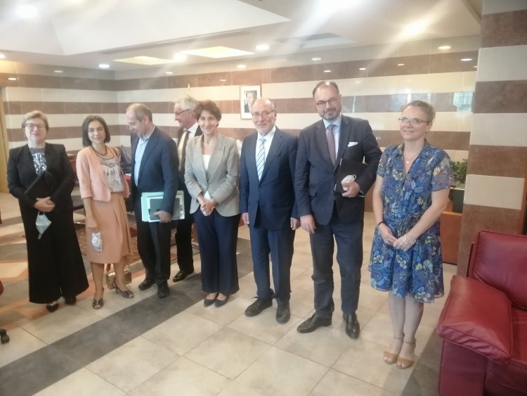 وزير التربية عرض مع غريو تعزيز القطاع: وزارة الصحة ستطلق الخميس حملة تلقيح تشمل كل العائلة التربوية