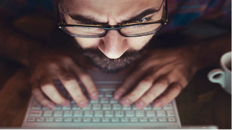 دراسة: خمس دقائق فقط على وسائل التواصل الاجتماعي كفيلة بجعلك تعيسا