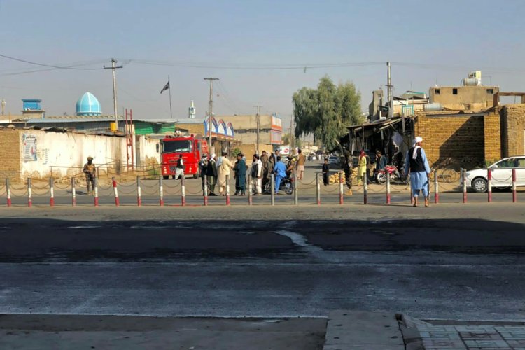 32 ضحية وعشرات الجرحى بانفجارات في مسجد شيعي في أفغانستان