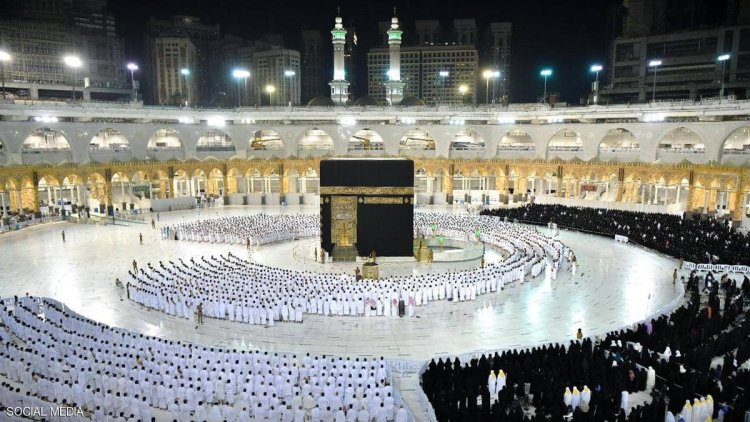 بالفيديو.. أول صلاة في الحرم المكي دون تباعد