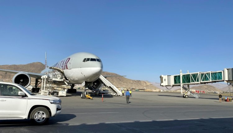 رياضيات أفغانيات يتنفسن الصعداء بعد إجلائهن على متن طائرة قطرية