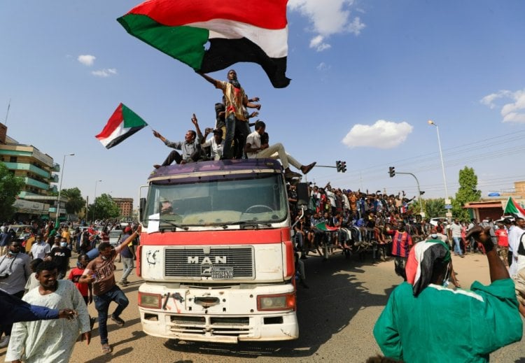 أنصار الحكم المدني في السودان يتظاهرون لإنقاذ "ثورتهم"