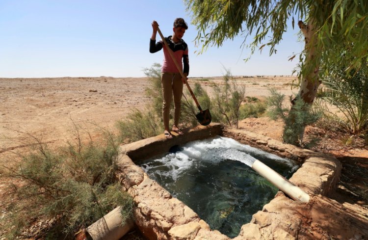قرية عراقية   بلا ماء ولا كهرباء