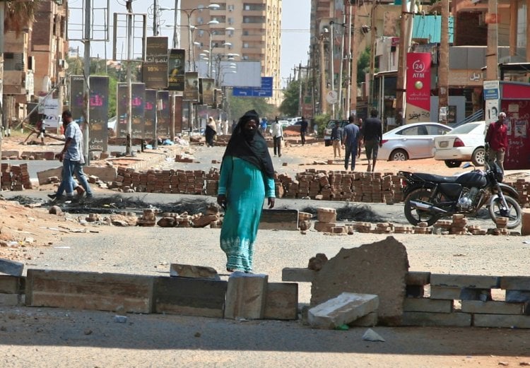 الضغط الدولي يتصاعد على منفذي الانقلاب في السودان وحملة توقيفات تستهدف المحتجين