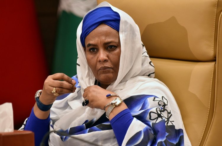 مريم الصادق المهدي تؤكد أن "حمدوك لن يكون جزءا من مهزلة الانقلابيين"