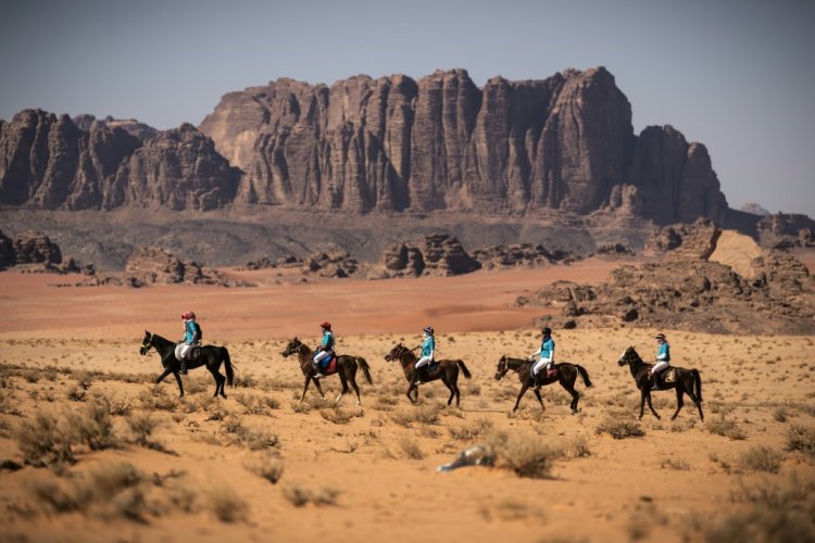 سباق خيل بطولي عبر صحراء وادي رم جنوب الأردن 