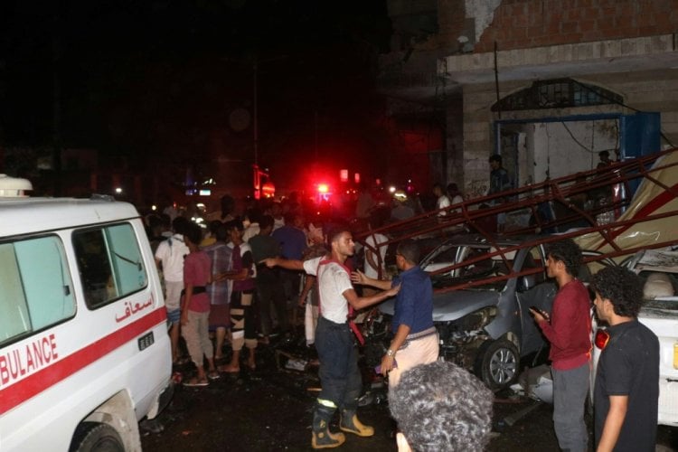 12 ضحية بينهم أطفال بانفجار سيارة مفخخة قرب مطار عدن جنوب اليمن