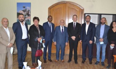 السفير البريطاني جال في طرابلس: المساعدات بلا جدوى والمطلوب تأمين فرص عمل للشبان