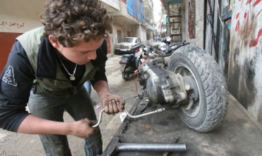 أطفال يعيلون أسرهم... والجمعيّات
