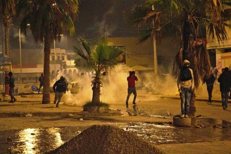 الرئيس التونسي يؤكد أن "الحريات مضمونة" ويندد بالعنف