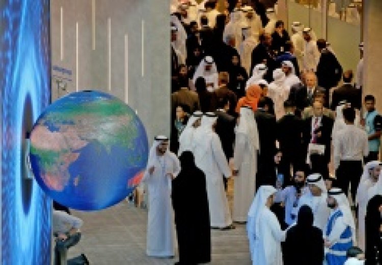 الامارات تدعو لاستثمارات بمئات المليارات في النفط والغاز لتمويل الطلب