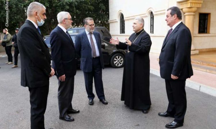 وفد قواتي يزور بطريرك الأرمن الكاثوليك مهنئا بانتخابه