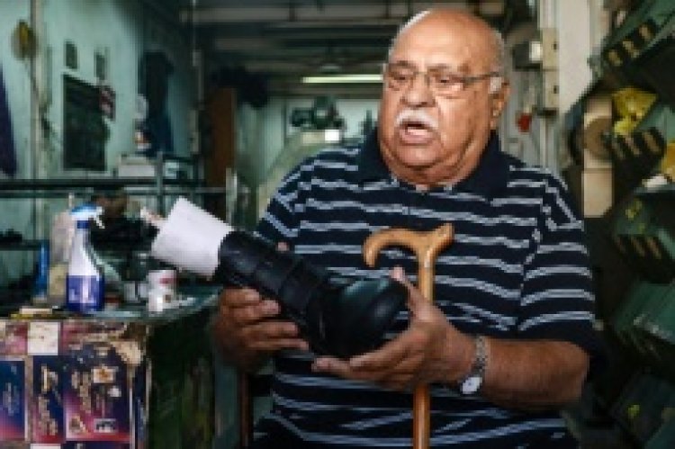 مصنعو الأحذية يدويا في الأردن يكافحون للحفاظ على مهنتهم