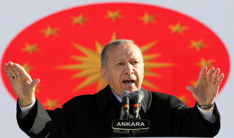 الليرة التركية تتراجع مجددا وإردوغان يحذر من "حرب اقتصادية"