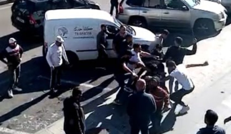 اشكال وتضارب أمام مركز تجاري في صيدا يوقع جريحين