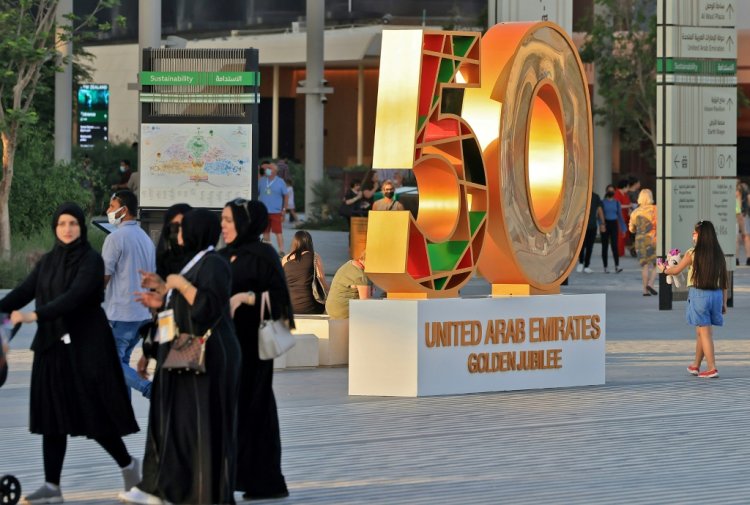 توثيق أول عقد زواج مدني  في الامارات لغير المسلمين