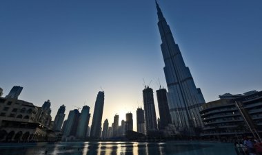 الإمارات تعتمد أربعة أيام ونصف عمل وتغير عطلة نهاية الأسبوع للسبت والأحد