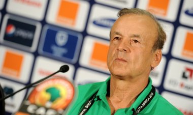 الألماني رور مستاء لإقالته من تدريب نيجيريا قبل شهر من أمم إفريقيا