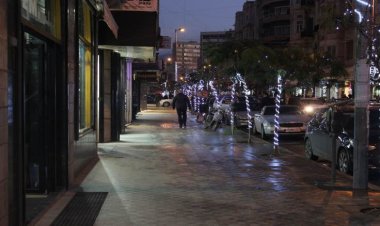  لا موسم أعياد في شوارع طرابلس وأسواقها والعتمة تشلّ حركتها 