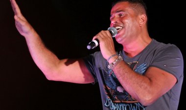 عمرو دياب يحذف كل أغانيه من اليوتيوب اليكم السبب..