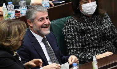 أزمة الليرة التركية تتخذ منعطفا سياسيا بعد تهديد بملاحقات قانونية