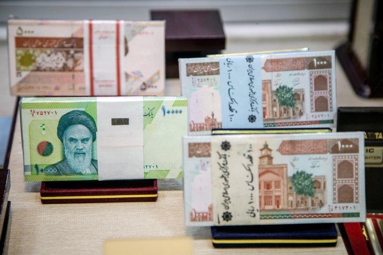 الريال الإيراني يهوي بعد أنباء عن تعثر المحادثات