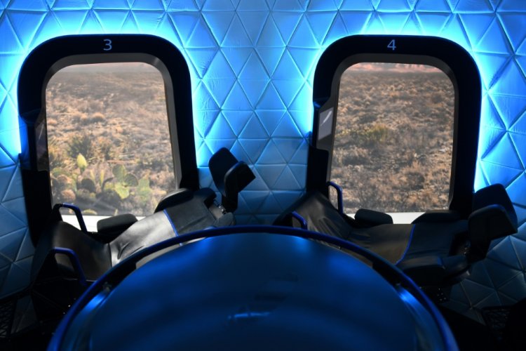 "بلو أوريجن" تنجز  ثالث رحلة مأهولة إلى الفضاء