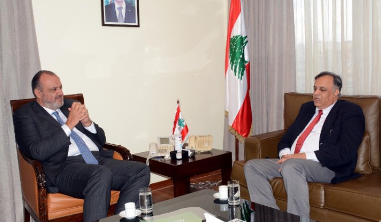 بوشكيان عرض وسفير الهند العلاقات وسبل تطويرها على الصعيد الصناعي