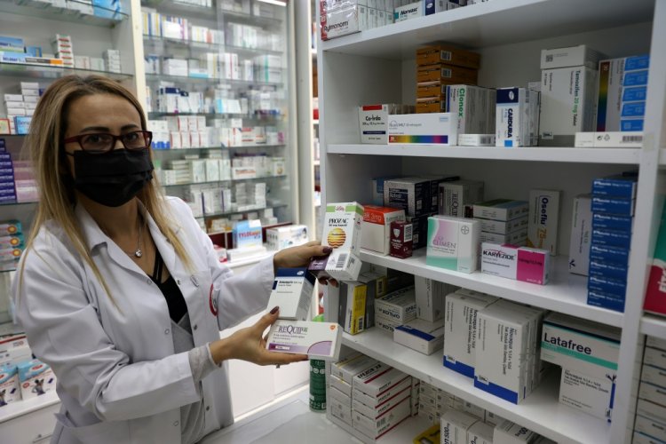 الاتراك يبحثون عن ادوية لم تعد متوفرة بسبب الازمة