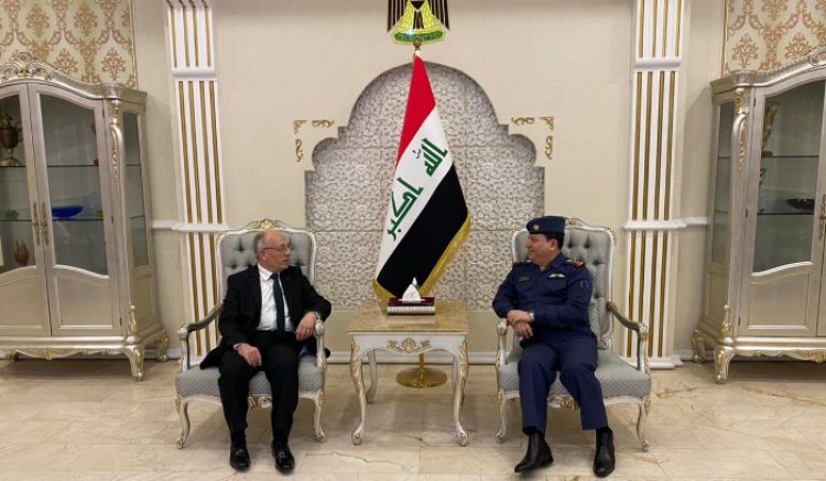 وزير الدفاع استهل زيارته الى العراق بلقاء مستشار الامن الوطني ويلتقي غدا نظيره العراقي