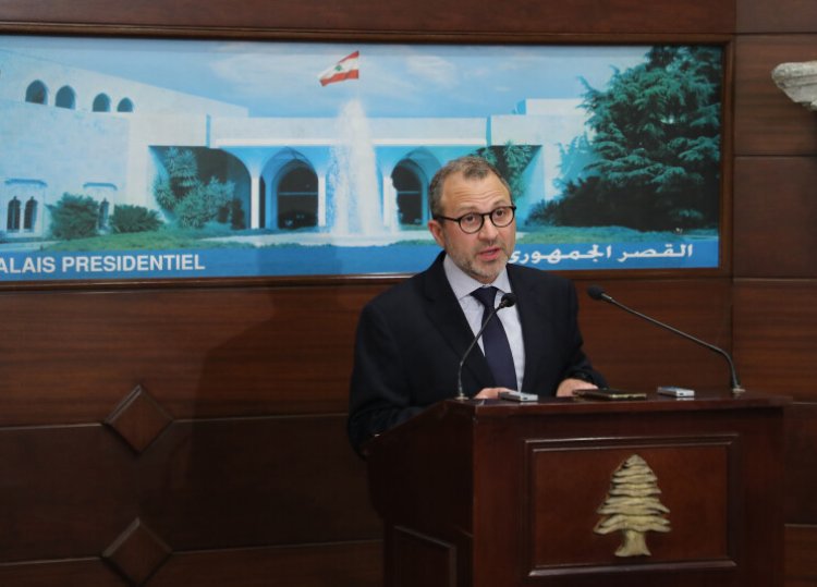 باسيل :  "  شفتوا كيف بيطلع الدولار وبينزل؟ "